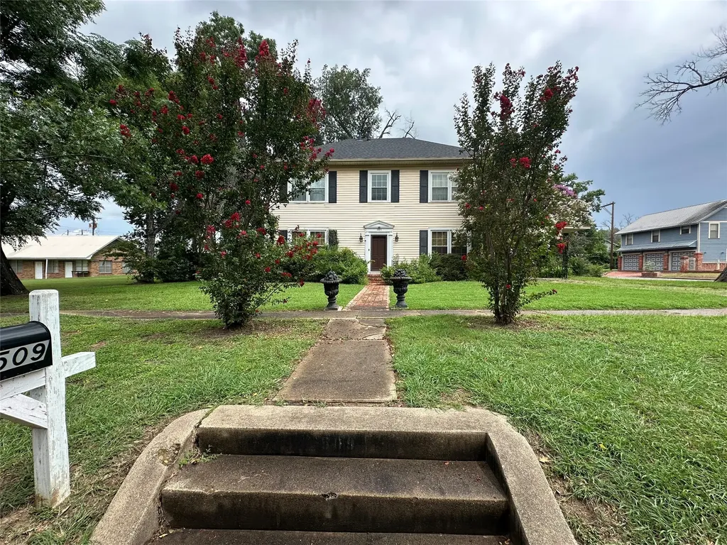 509 E Main Street Mexia TX 76667