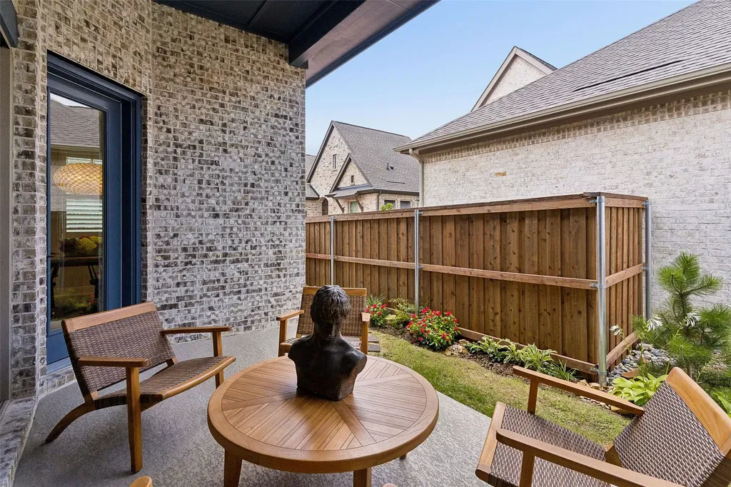 2073 Spotted Fawn Drive Arlington TX 76005