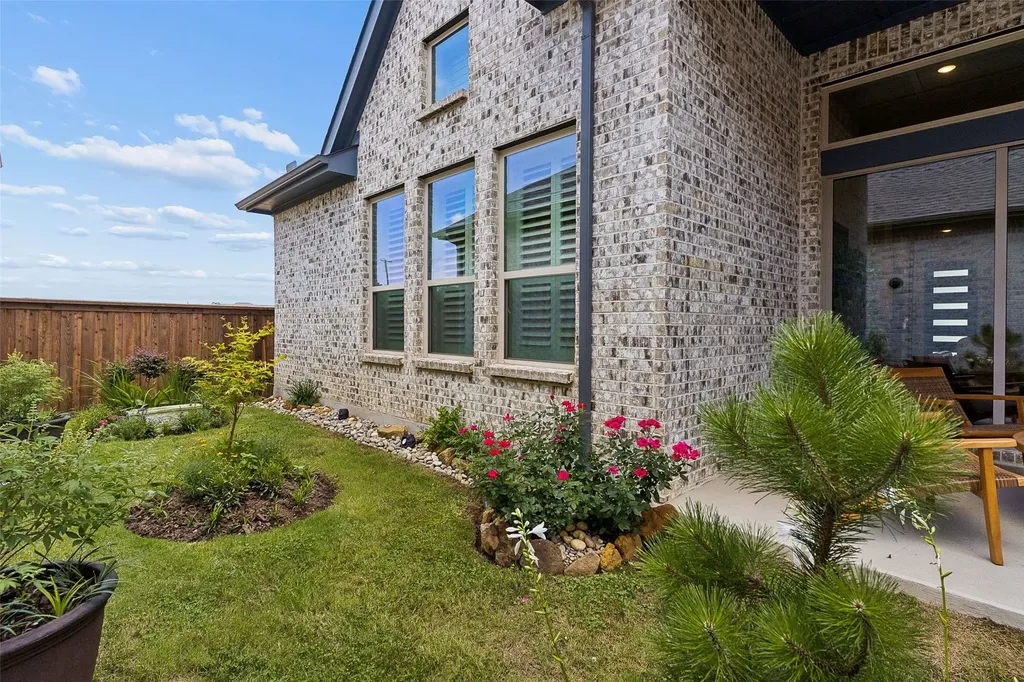 2073 Spotted Fawn Drive Arlington TX 76005