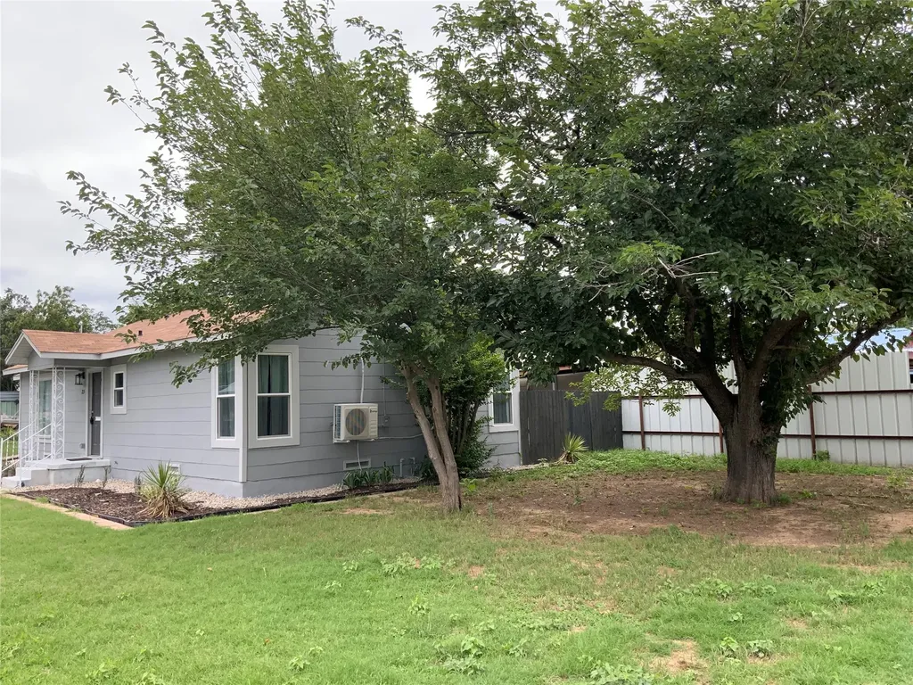 215 S 4th Street Jacksboro TX 76458