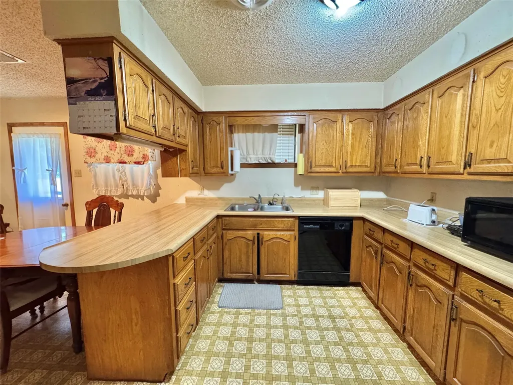 450 Woodbine Estates Road Gainesville TX 76240