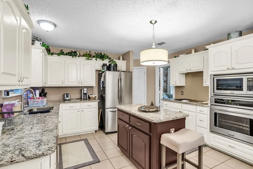 412 Glenbrook Drive Kennedale TX 76060