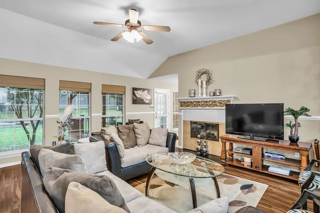 412 Glenbrook Drive Kennedale TX 76060