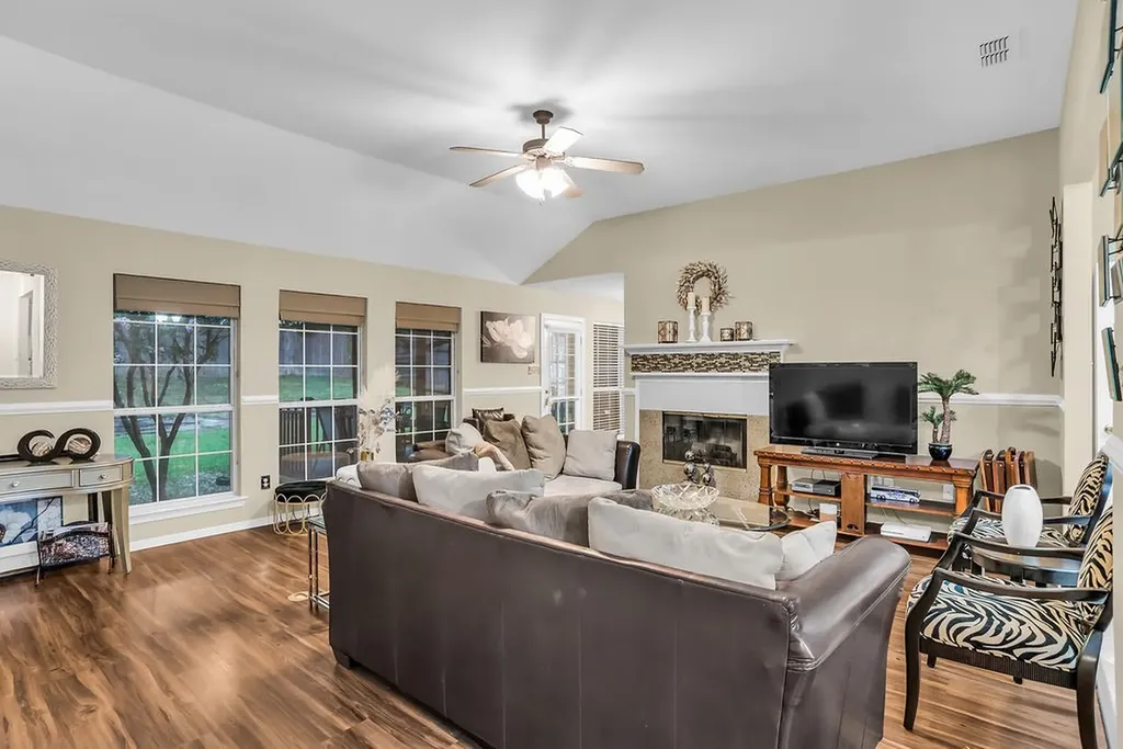412 Glenbrook Drive Kennedale TX 76060