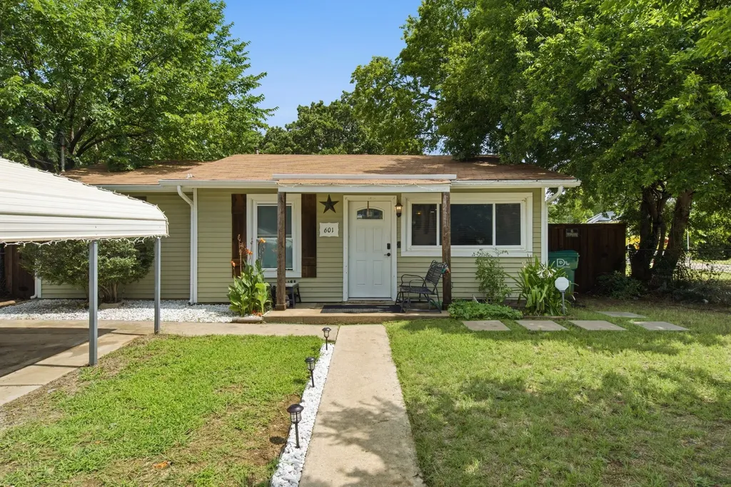 601 Park Lane Denton TX 76205