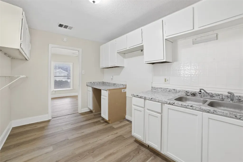 1933 Greenfield Avenue Fort Worth TX 76102