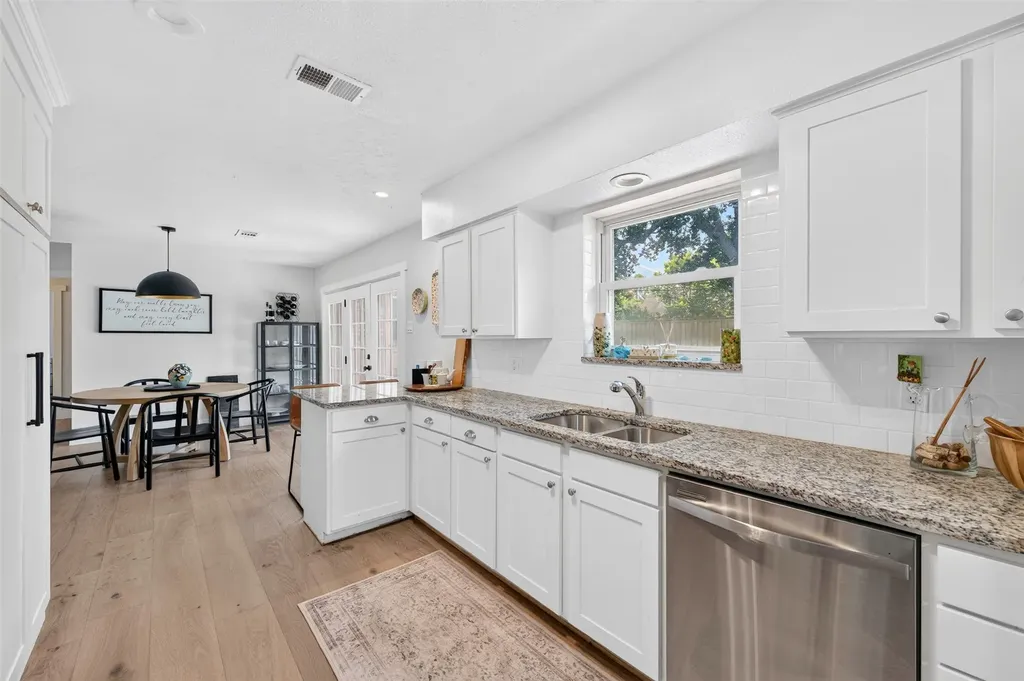 2838 Ermine Way Farmers Branch TX 75234