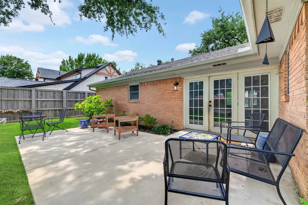 2838 Ermine Way Farmers Branch TX 75234