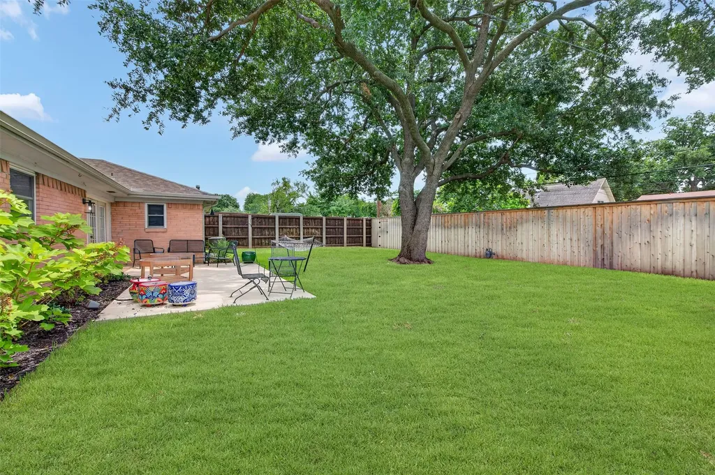 2838 Ermine Way Farmers Branch TX 75234