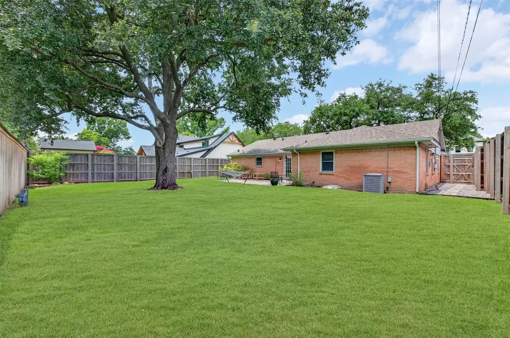 2838 Ermine Way Farmers Branch TX 75234