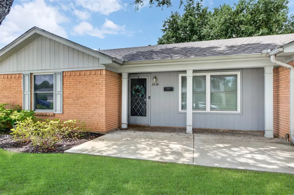 2838 Ermine Way Farmers Branch TX 75234