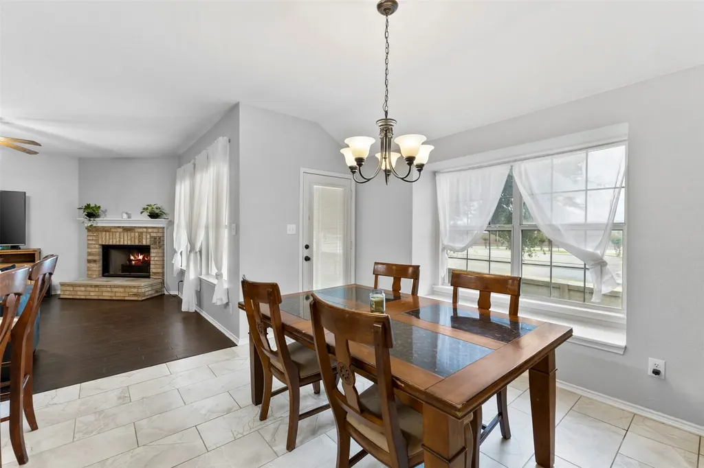 804 Tyler Court Burleson TX 76028