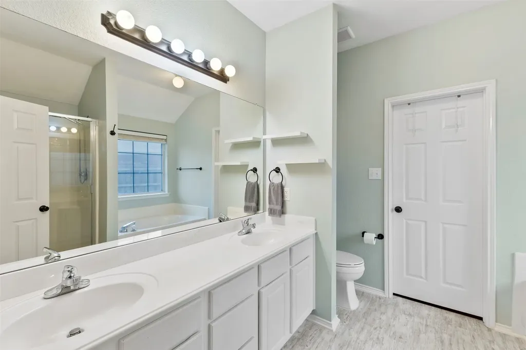 804 Tyler Court Burleson TX 76028