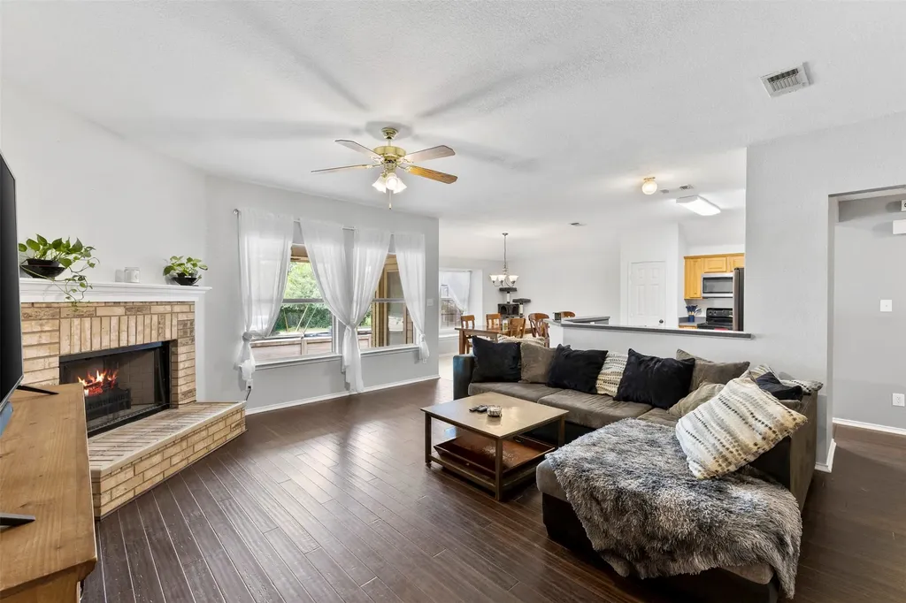 804 Tyler Court Burleson TX 76028