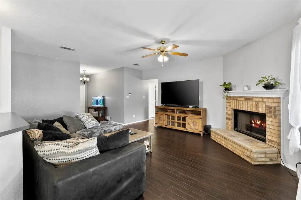 804 Tyler Court Burleson TX 76028