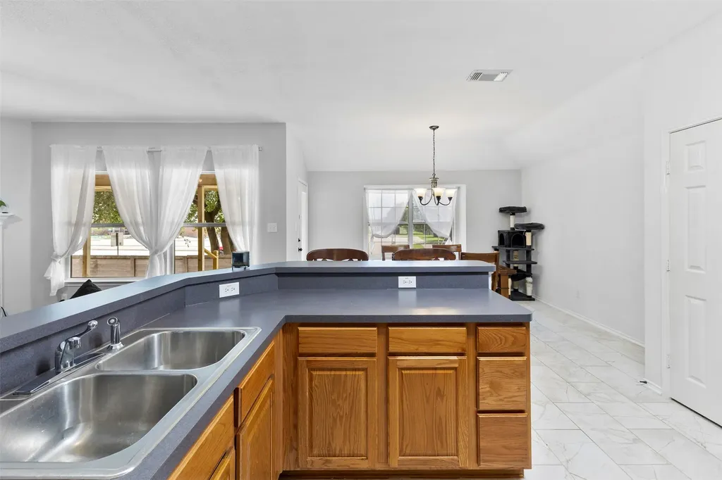 804 Tyler Court Burleson TX 76028