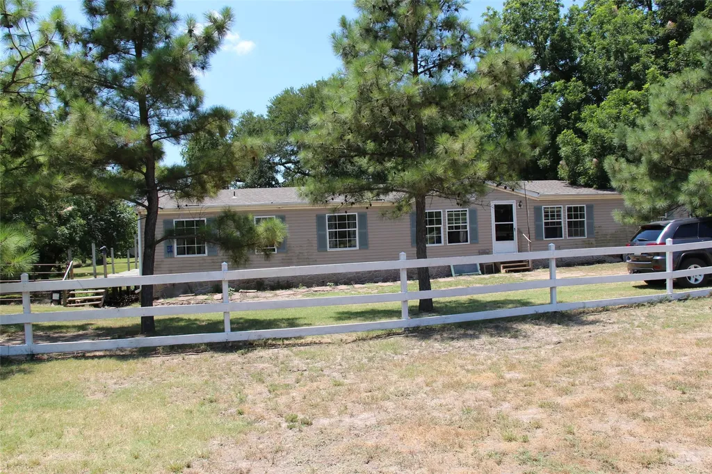 1199 County Road 1245 Savoy TX 75479