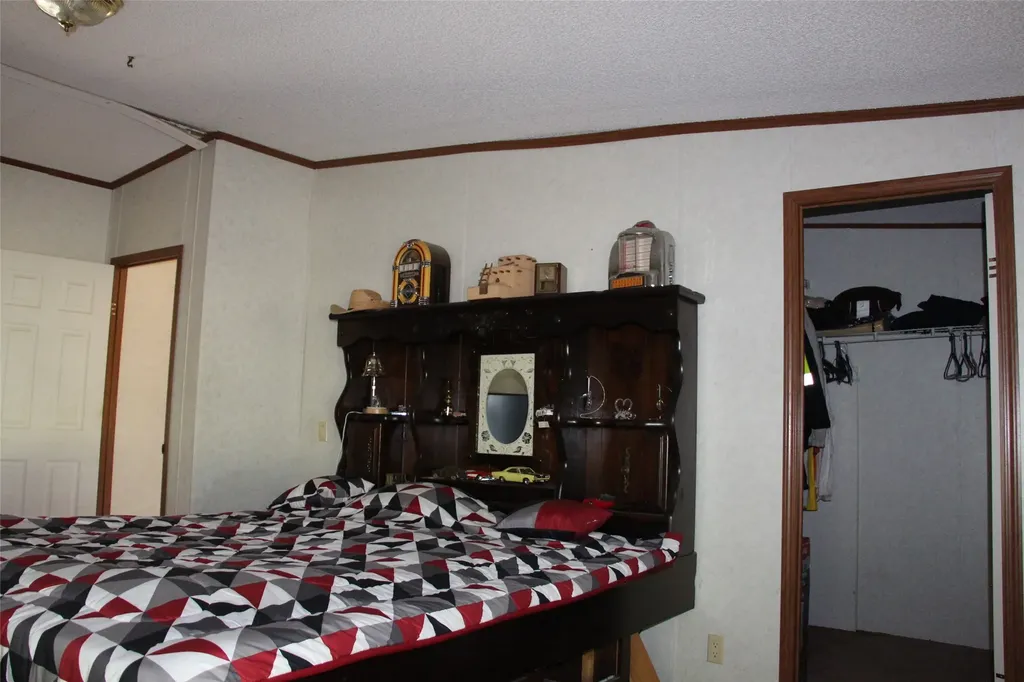 1199 County Road 1245 Savoy TX 75479