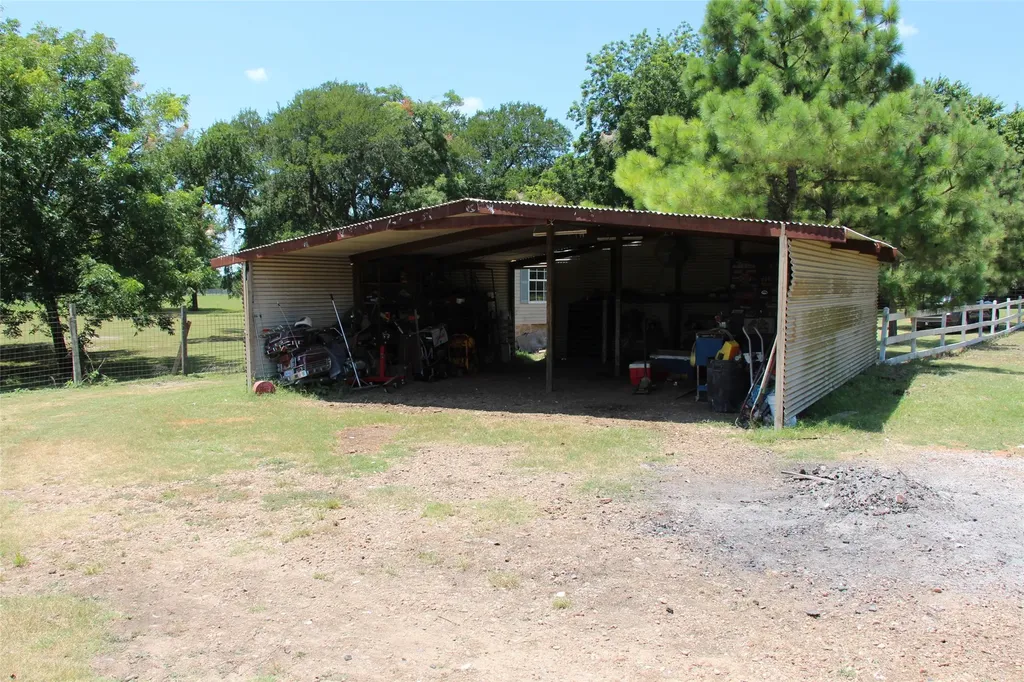1199 County Road 1245 Savoy TX 75479