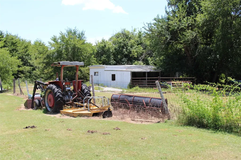1199 County Road 1245 Savoy TX 75479