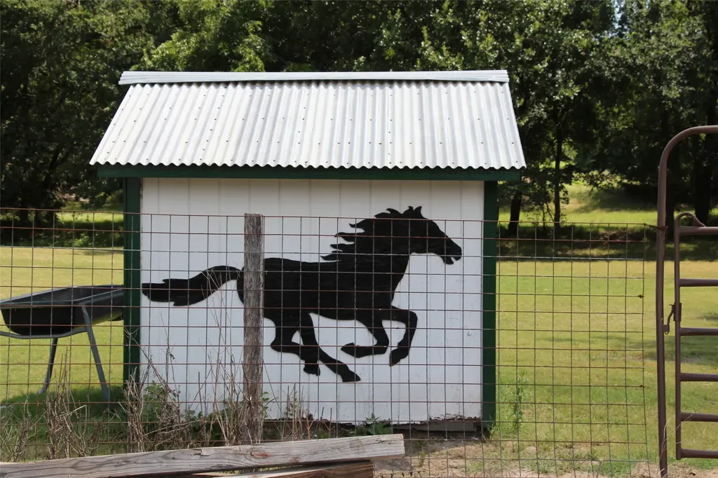 1199 County Road 1245 Savoy TX 75479
