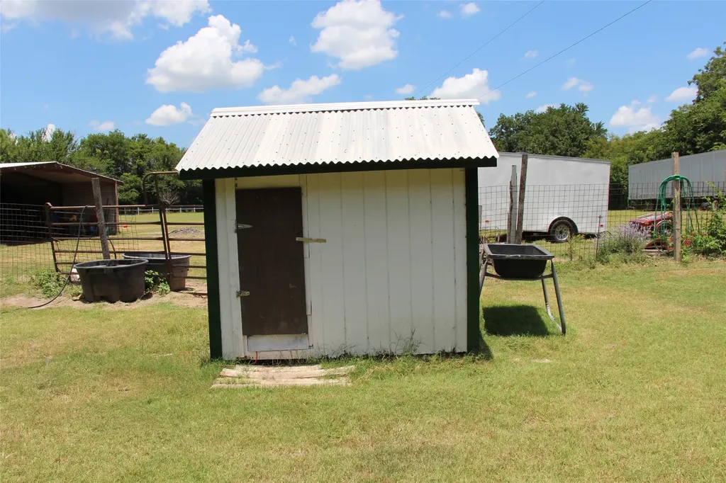 1199 County Road 1245 Savoy TX 75479