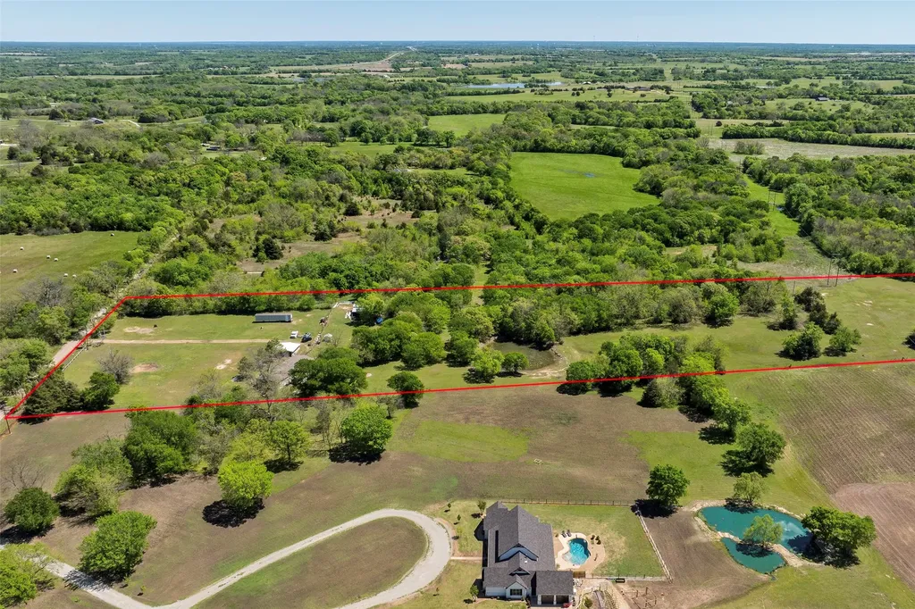 1199 County Road 1245 Savoy TX 75479