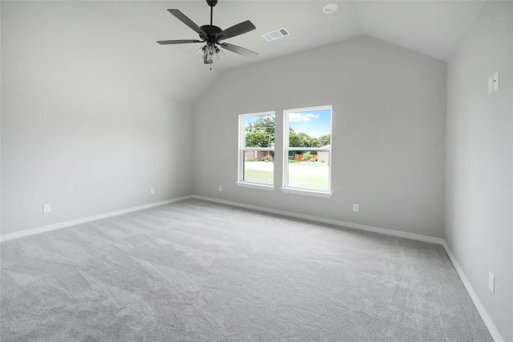 1607 W College Jacksboro TX 76458