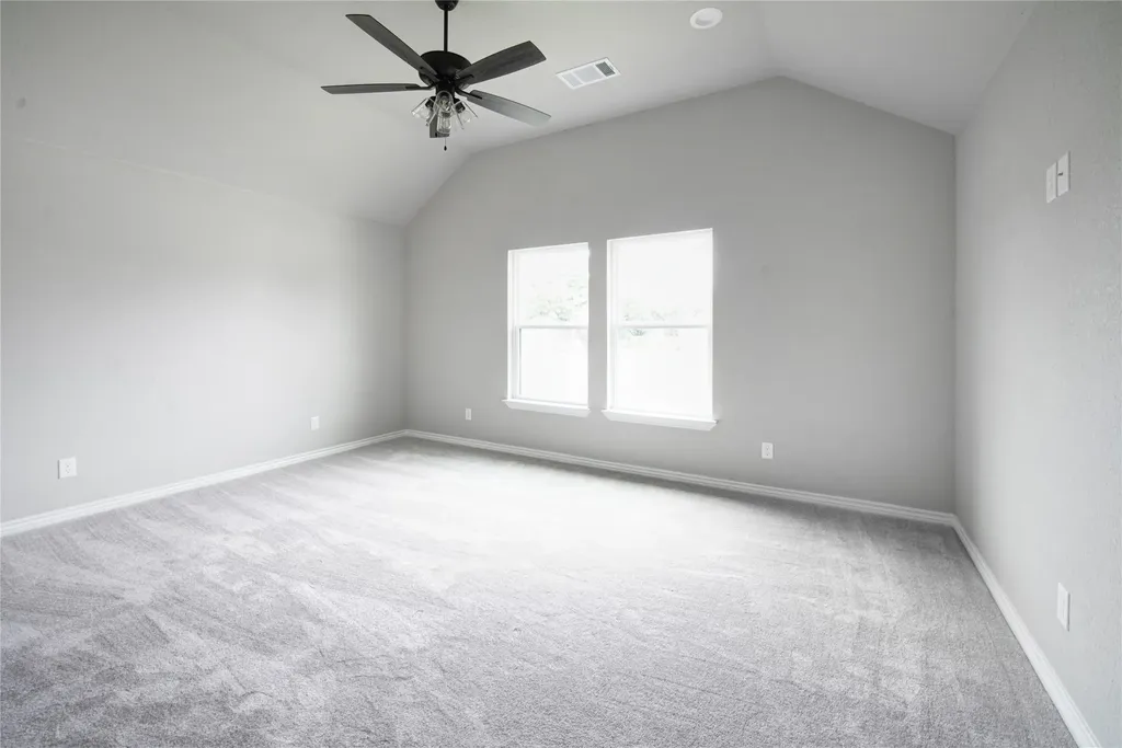 1607 W College Jacksboro TX 76458