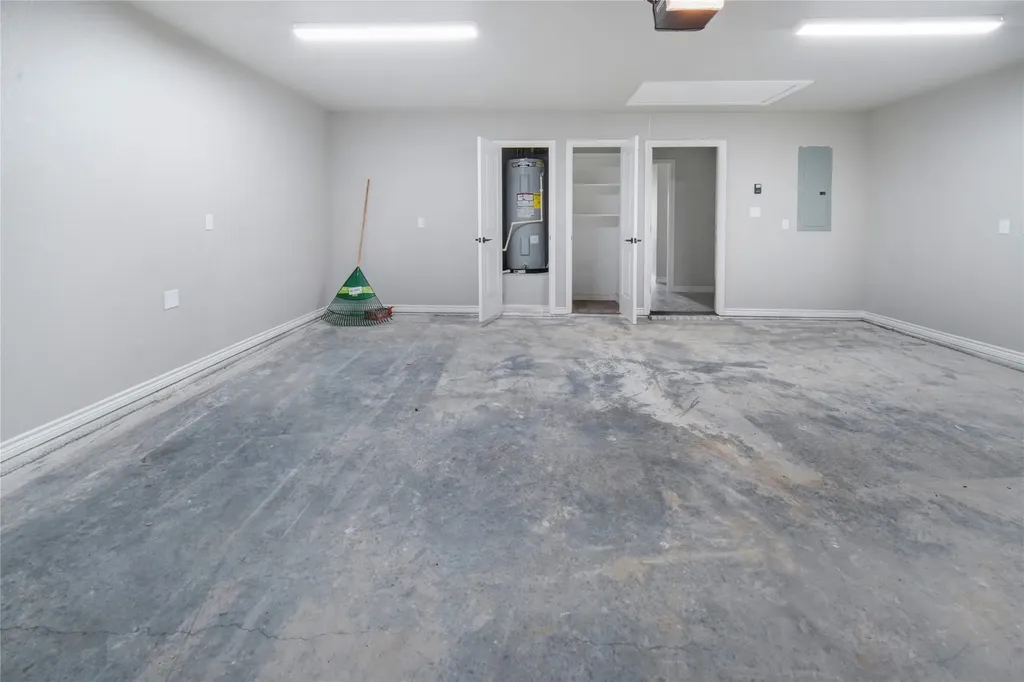 1607 W College Jacksboro TX 76458