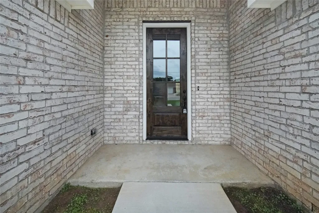 1607 W College Jacksboro TX 76458
