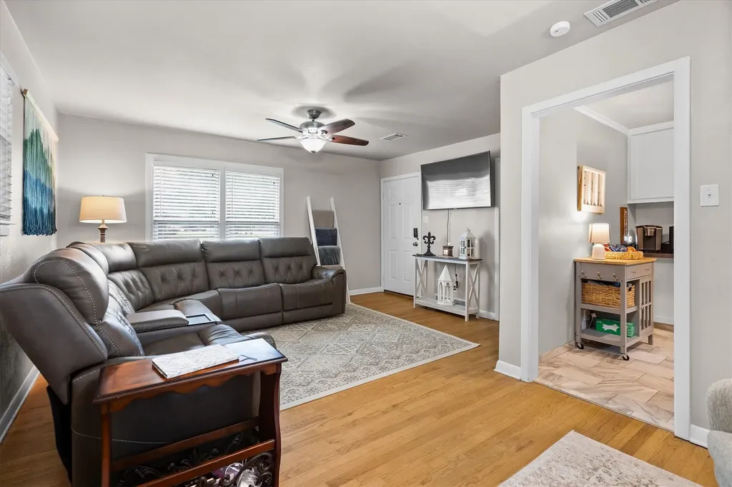 3860 W Spurgeon Street Fort Worth TX 76133