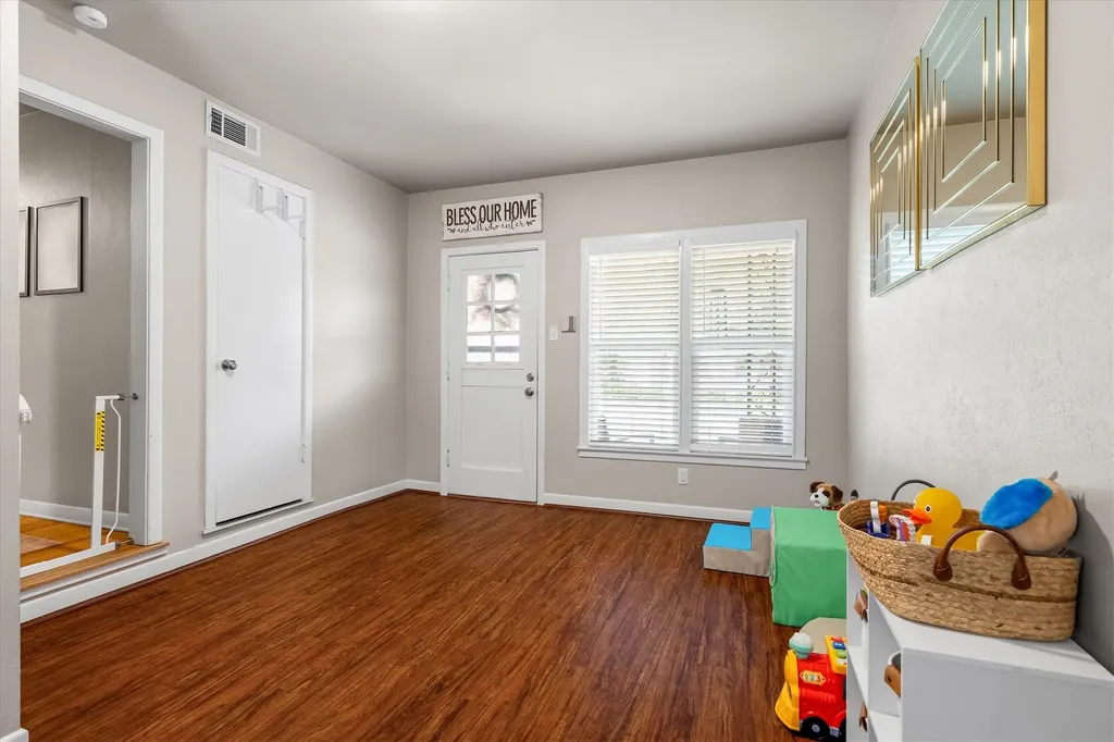 3860 W Spurgeon Street Fort Worth TX 76133