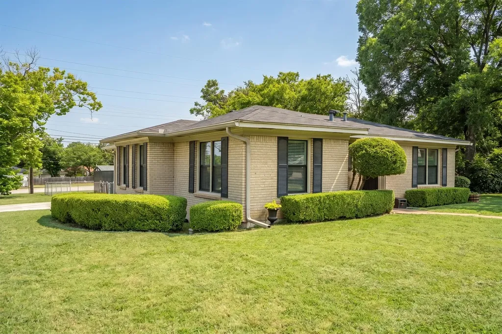 3860 W Spurgeon Street Fort Worth TX 76133