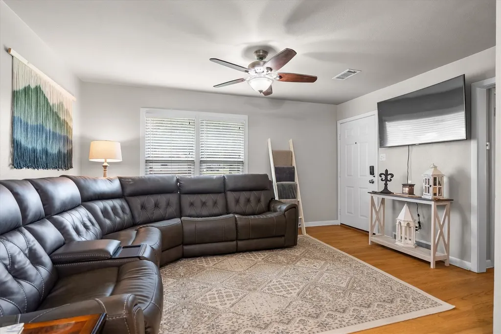 3860 W Spurgeon Street Fort Worth TX 76133