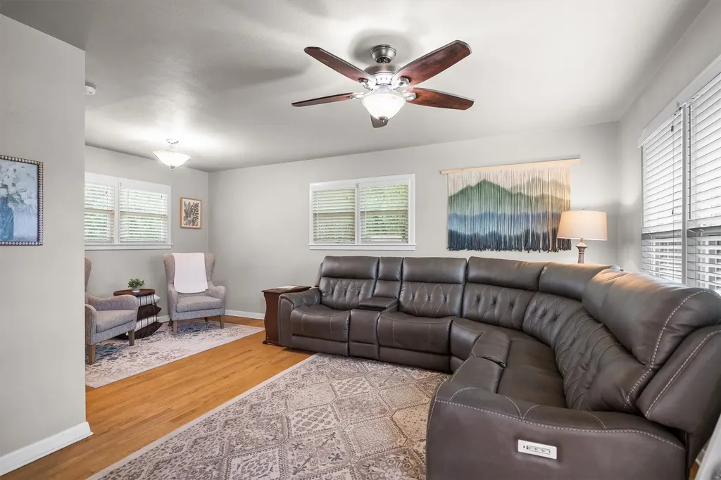3860 W Spurgeon Street Fort Worth TX 76133