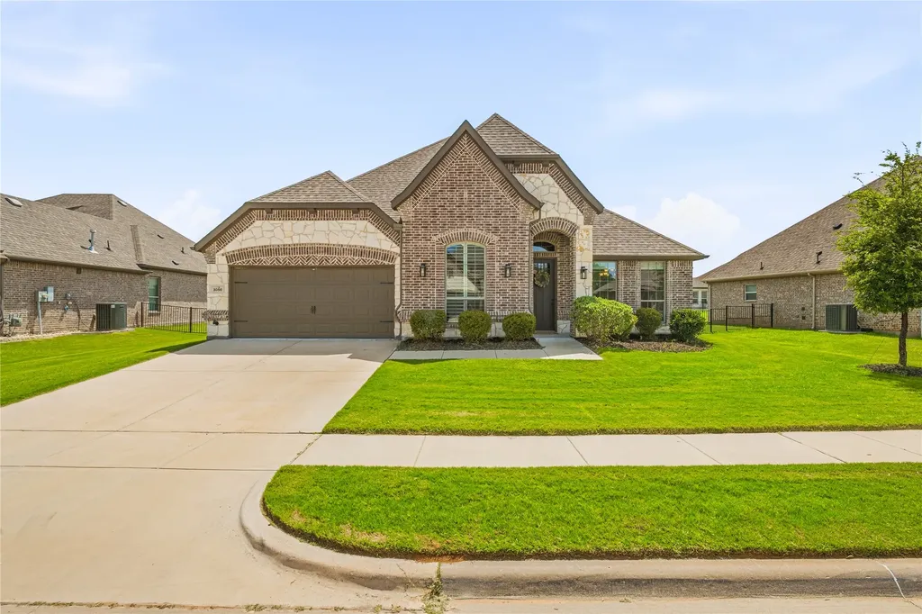 1086 Mickelson Drive Granbury TX 76048