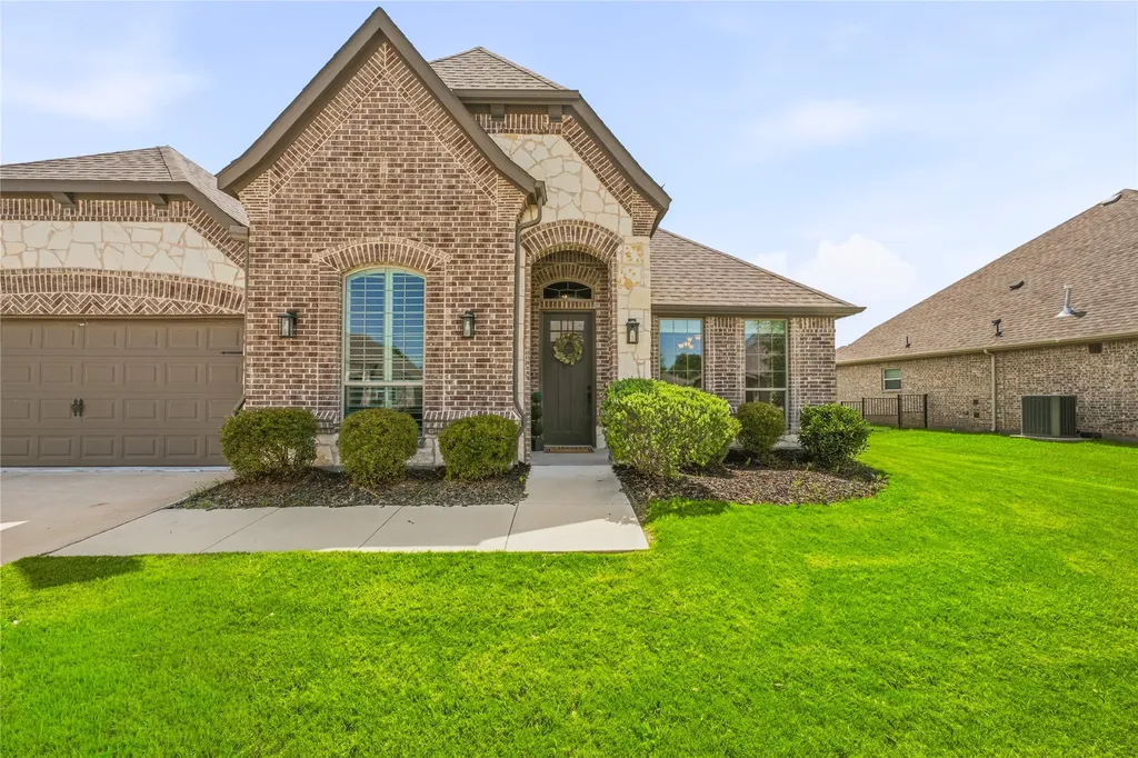 1086 Mickelson Drive Granbury TX 76048