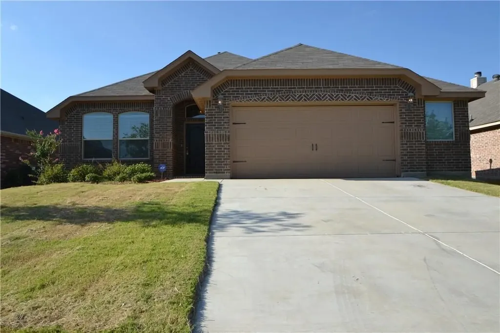 804 Willow Wood Drive Saginaw TX 76179