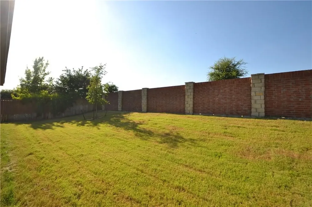 804 Willow Wood Drive Saginaw TX 76179