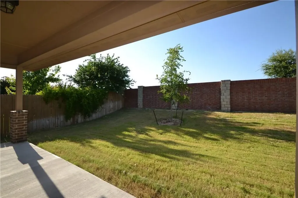 804 Willow Wood Drive Saginaw TX 76179