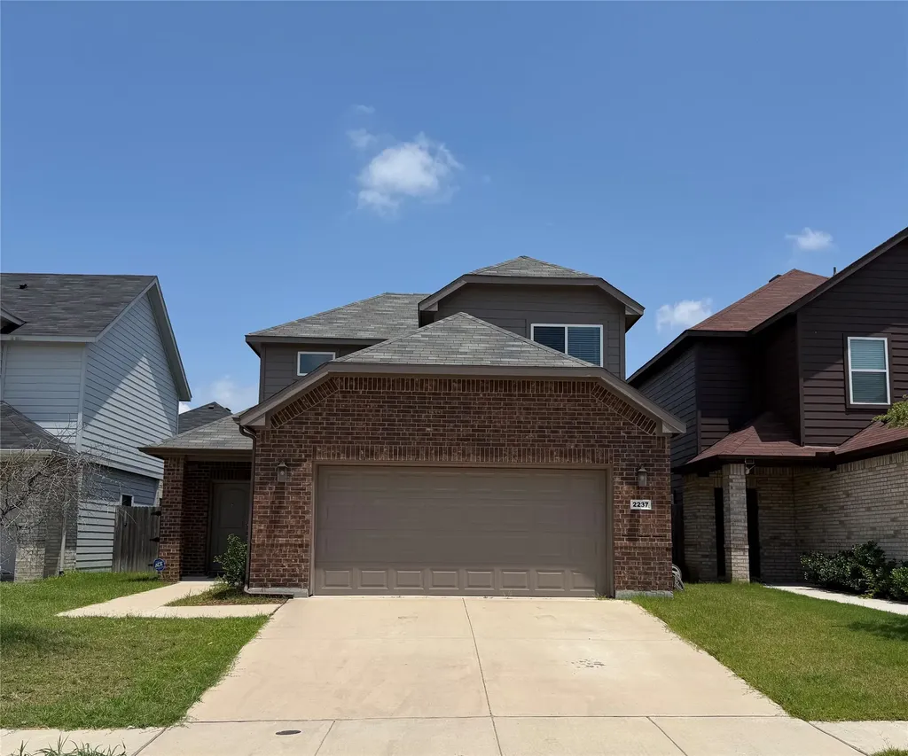 2237 Diamond Drive Grand Prairie TX 75051