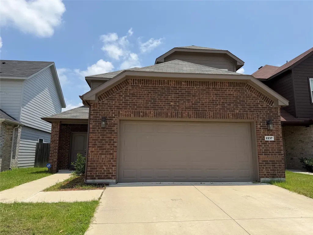 2237 Diamond Drive Grand Prairie TX 75051