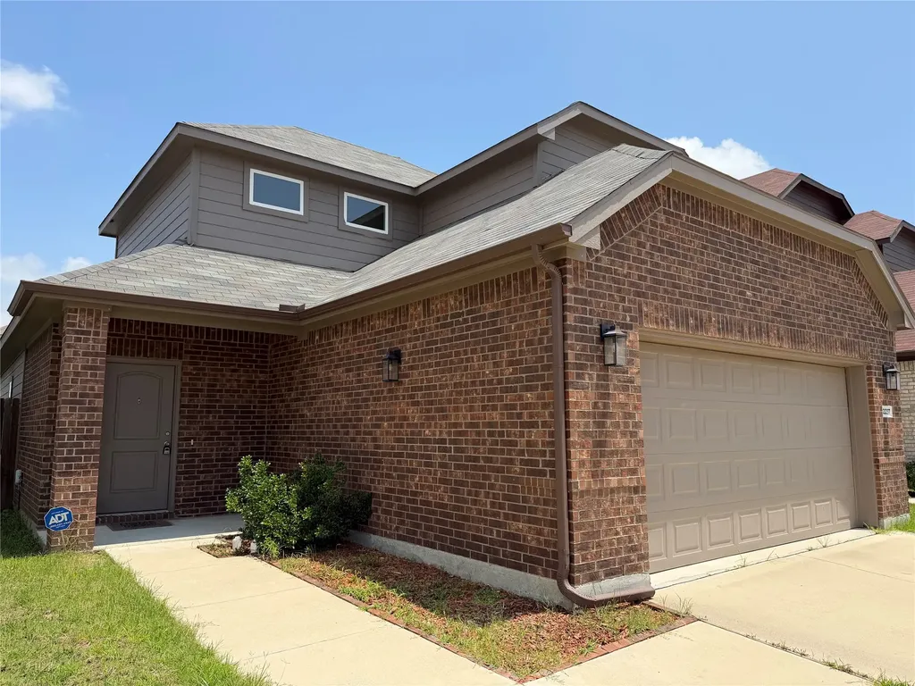 2237 Diamond Drive Grand Prairie TX 75051