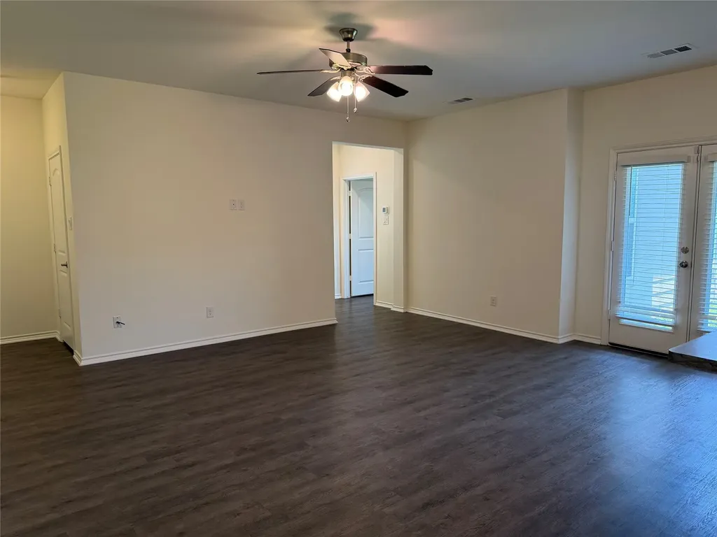 2237 Diamond Drive Grand Prairie TX 75051