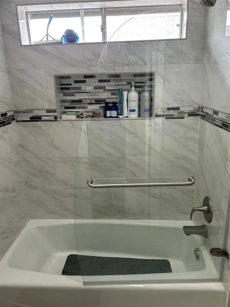 6014 Daven Oaks Drive Dallas TX 75248