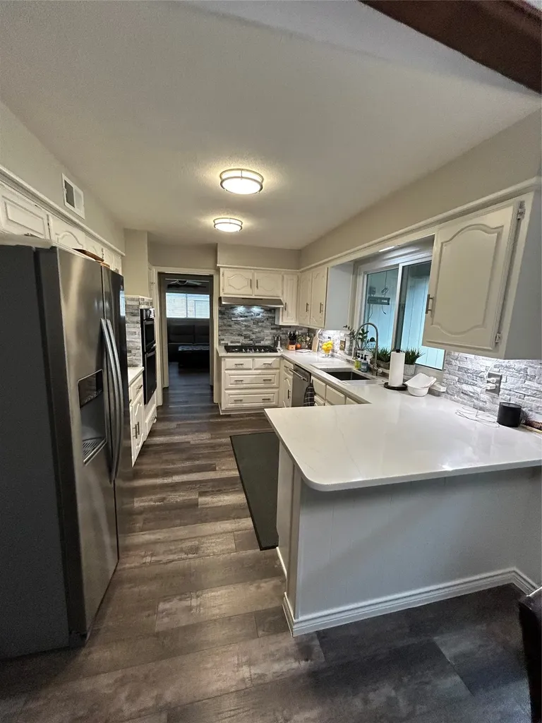 6014 Daven Oaks Drive Dallas TX 75248