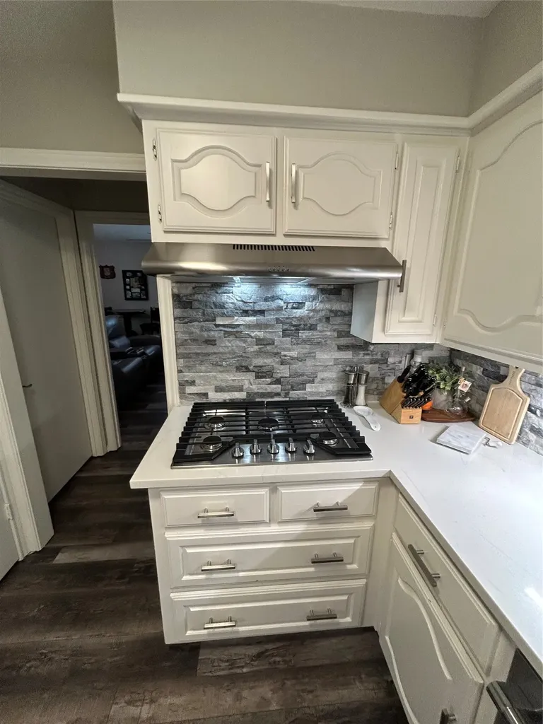 6014 Daven Oaks Drive Dallas TX 75248