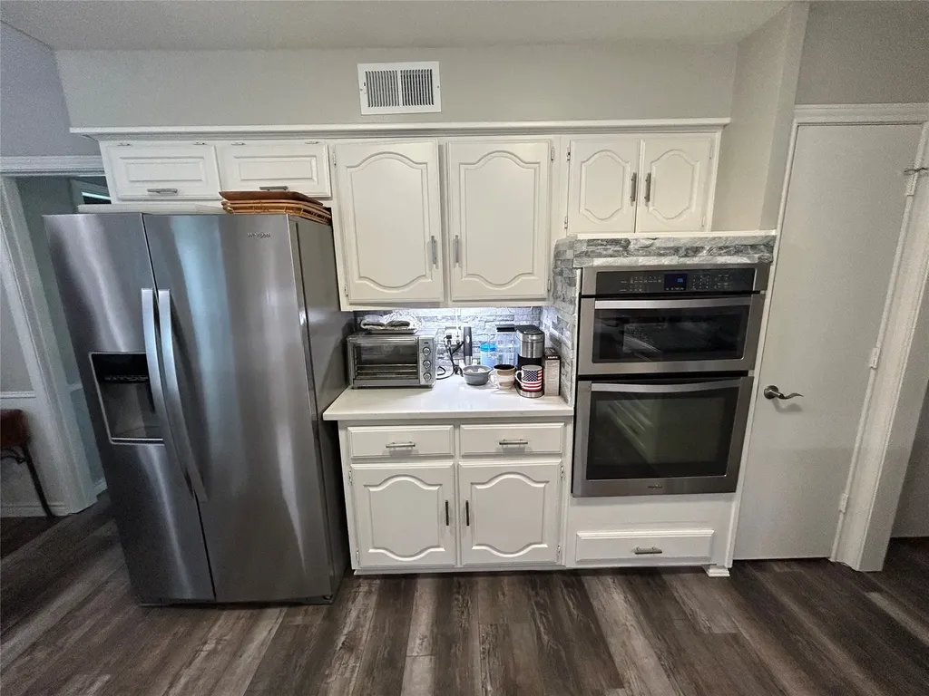 6014 Daven Oaks Drive Dallas TX 75248