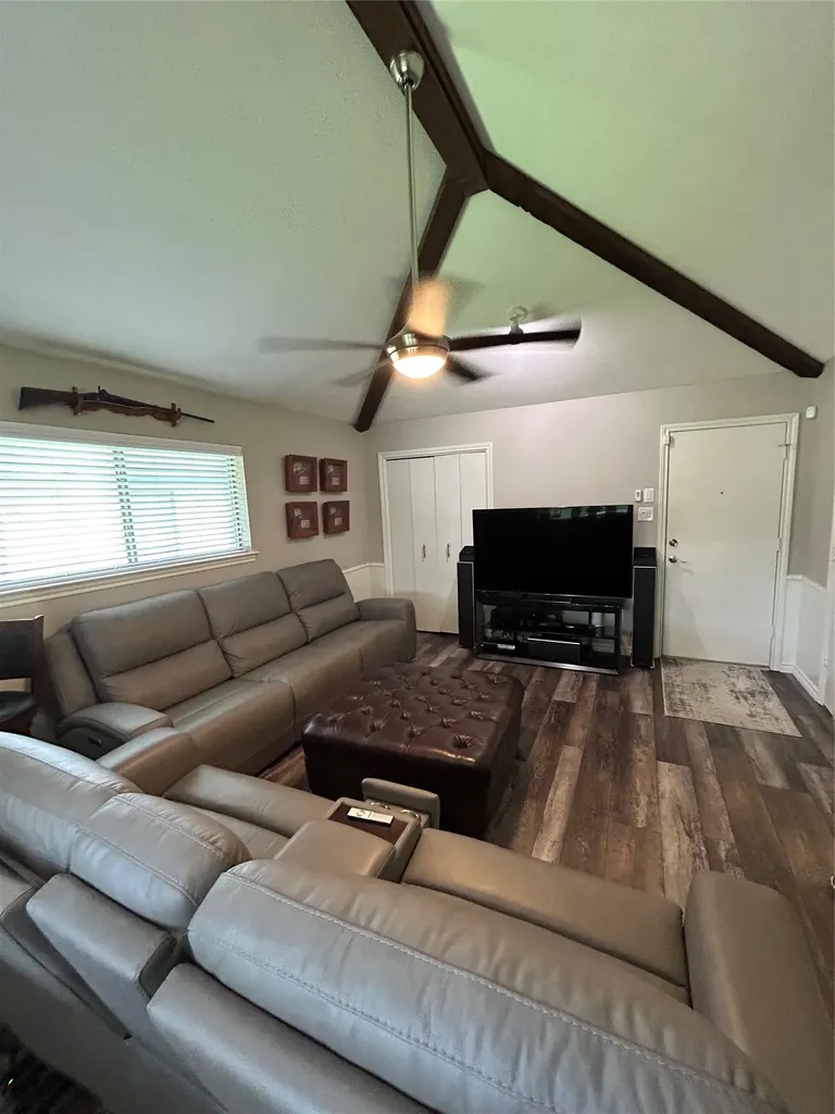 6014 Daven Oaks Drive Dallas TX 75248